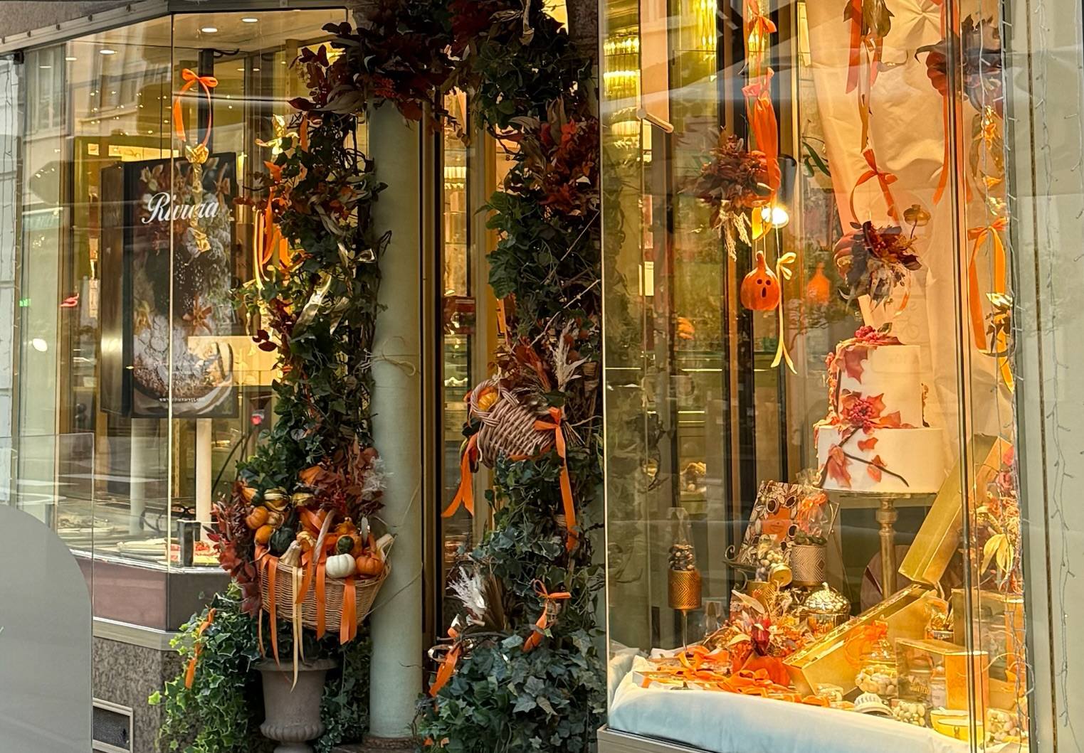 BOUTIQUE & DISPLAY WINDOWS