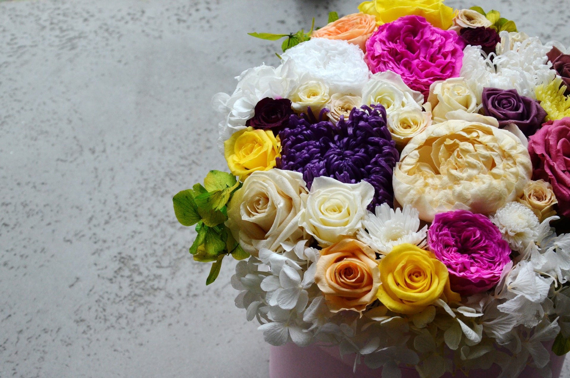 GIFTS & ARTS OBJECTS